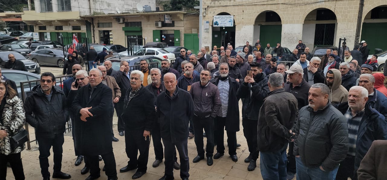 بالفيديو والصور- اعتصام لمخاتير عكار أمام سرايا حلبا